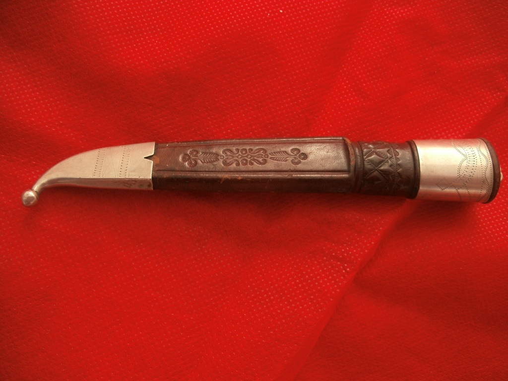 ) Puukko