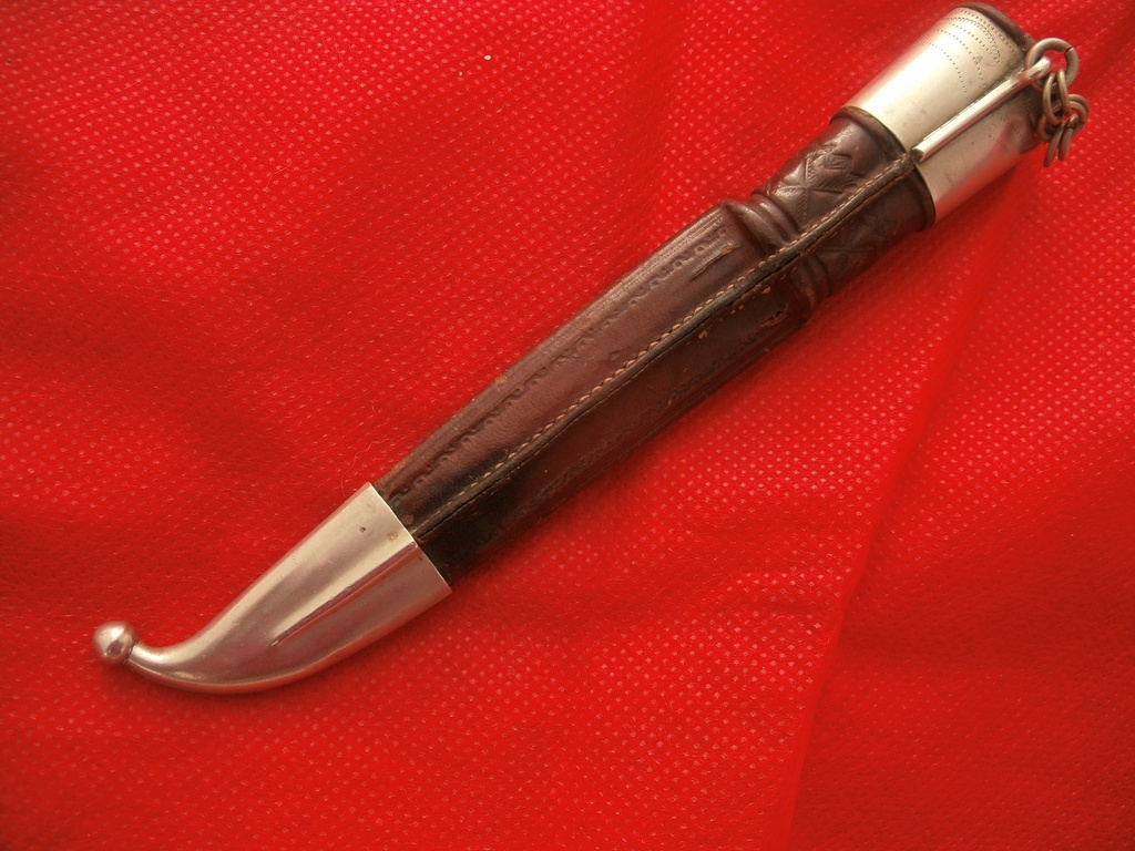 ) Puukko