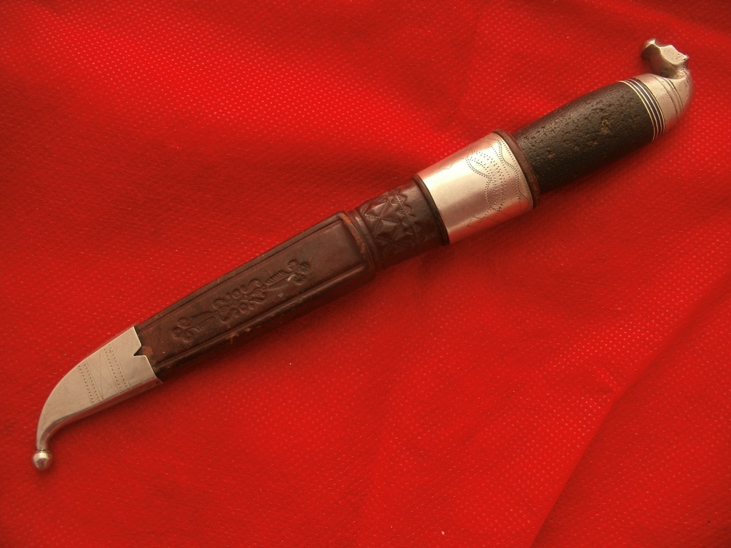 ) Puukko