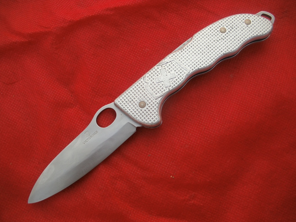 ) Victorinox