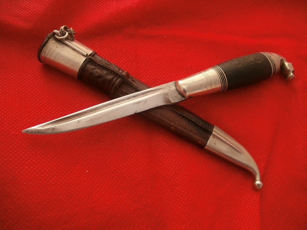 ) Puukko