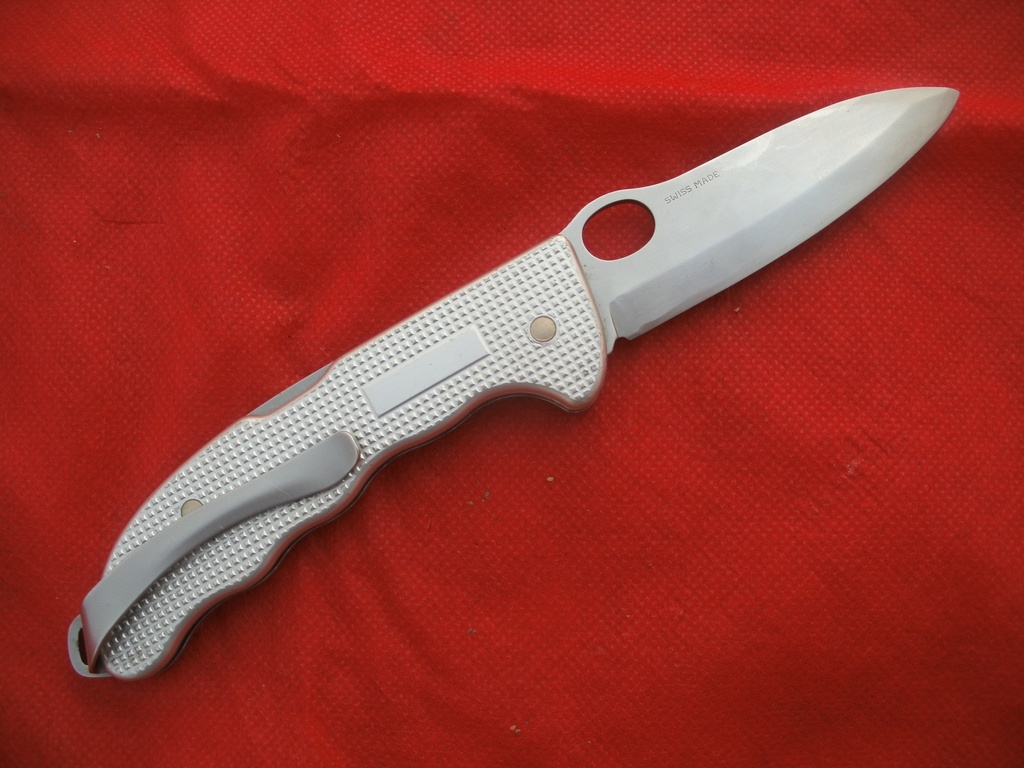 ) Victorinox